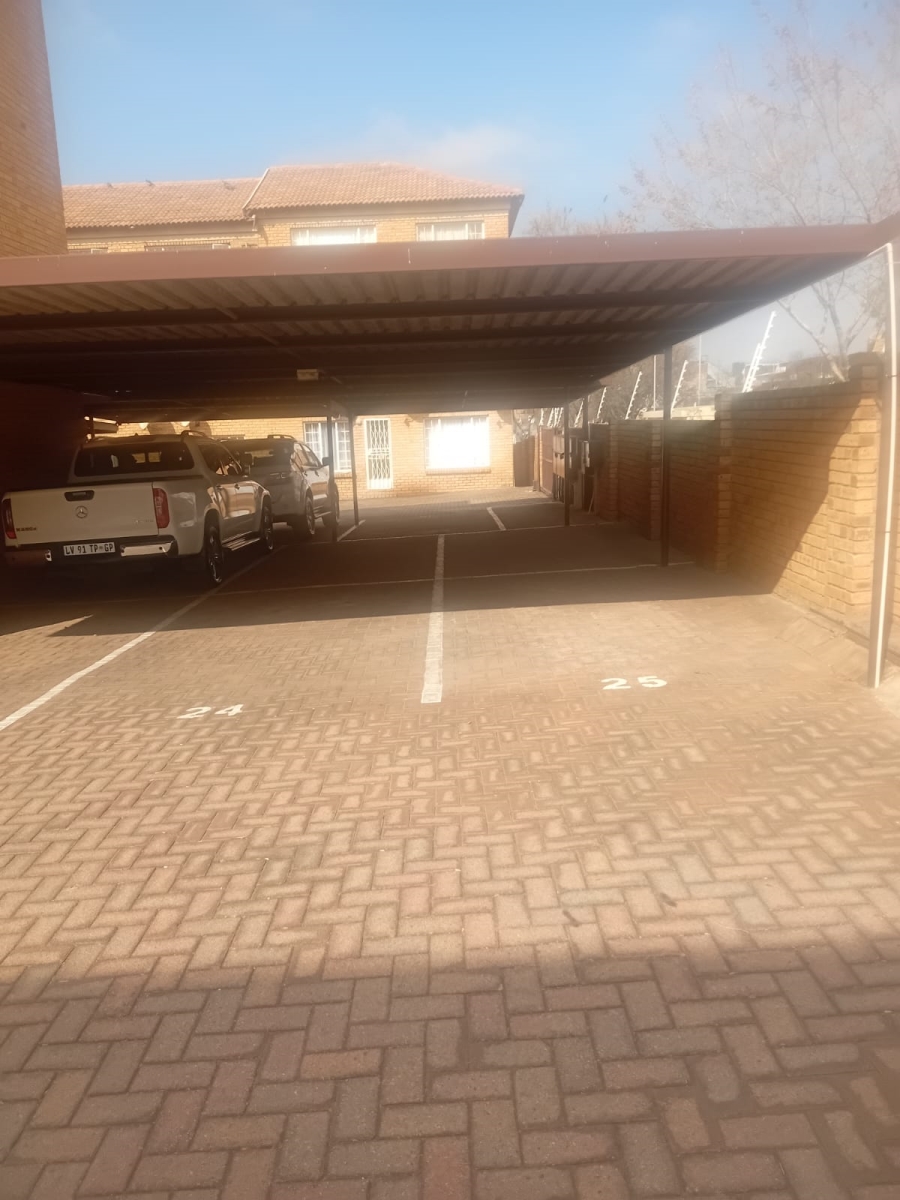 2 Bedroom Property for Sale in Kenmare Gauteng