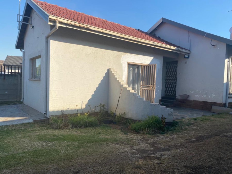 5 Bedroom Property for Sale in Cresslawn Gauteng