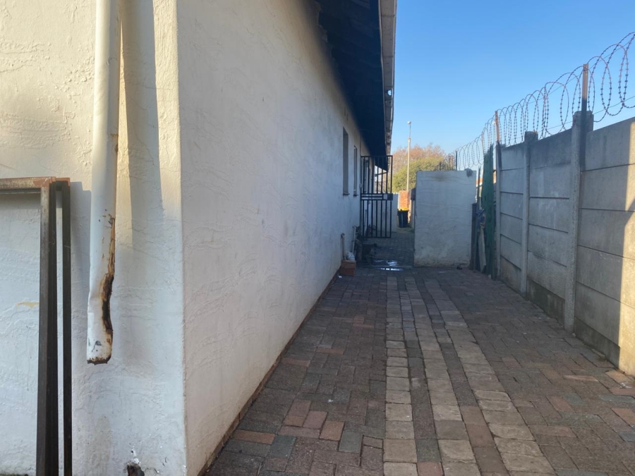 5 Bedroom Property for Sale in Cresslawn Gauteng