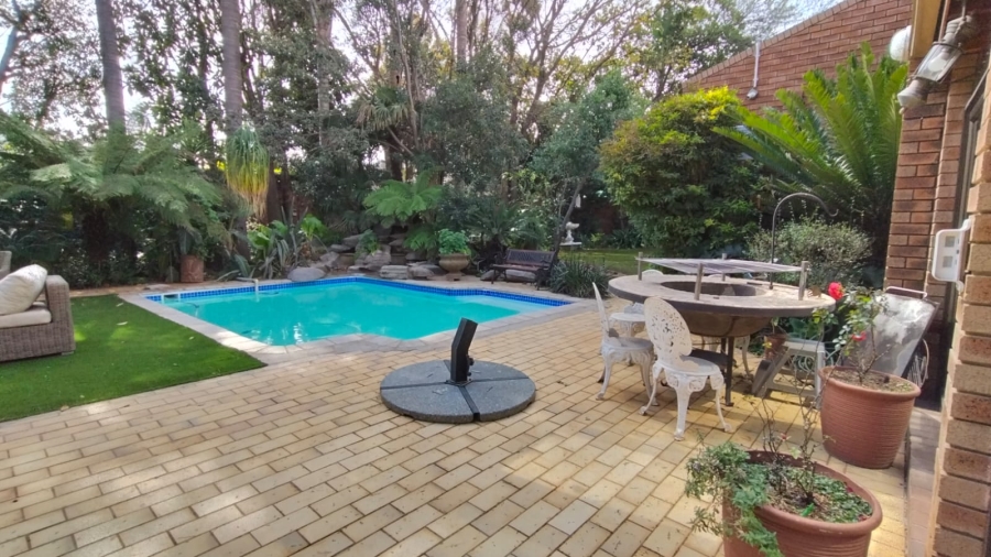 2 Bedroom Property for Sale in Noordheuwel Gauteng