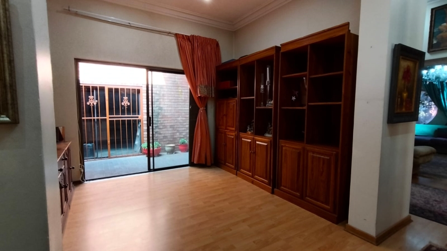 2 Bedroom Property for Sale in Noordheuwel Gauteng