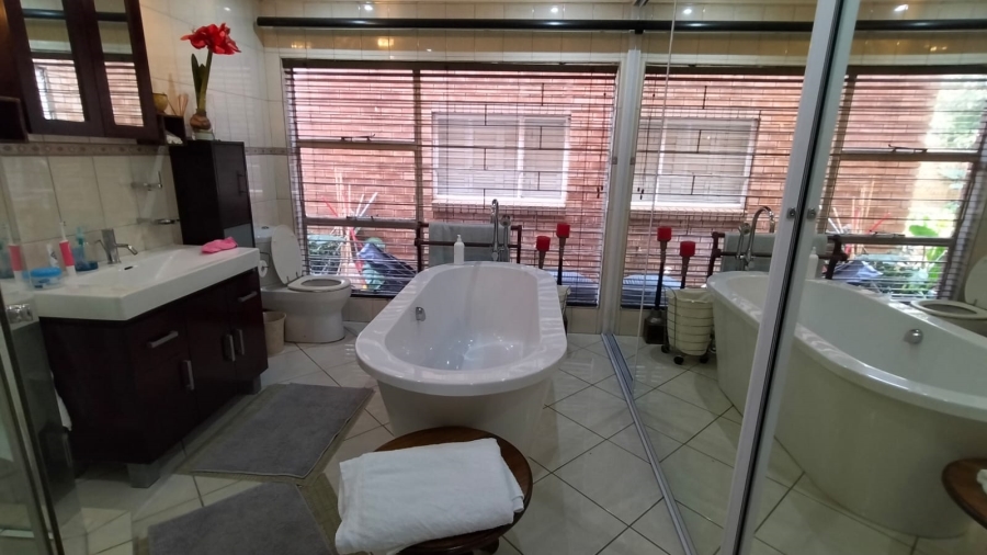 2 Bedroom Property for Sale in Noordheuwel Gauteng