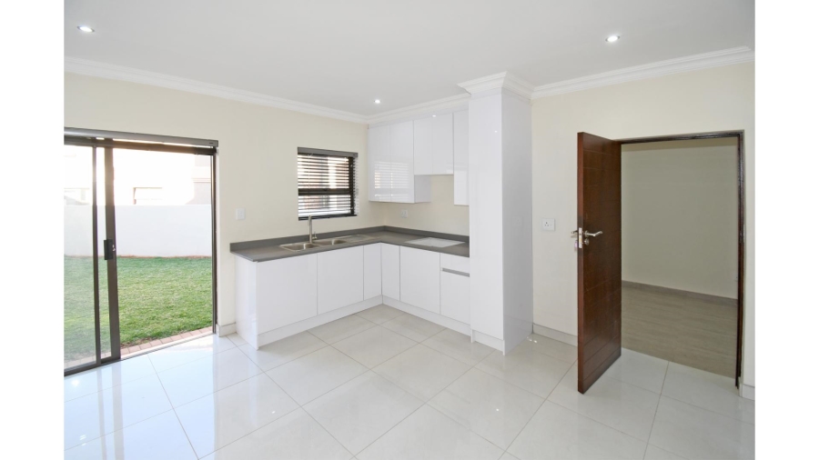 5 Bedroom Property for Sale in Blue Valley Golf Estate Gauteng