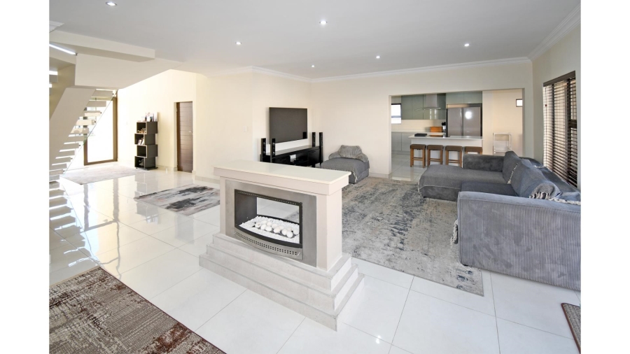 5 Bedroom Property for Sale in Blue Valley Golf Estate Gauteng