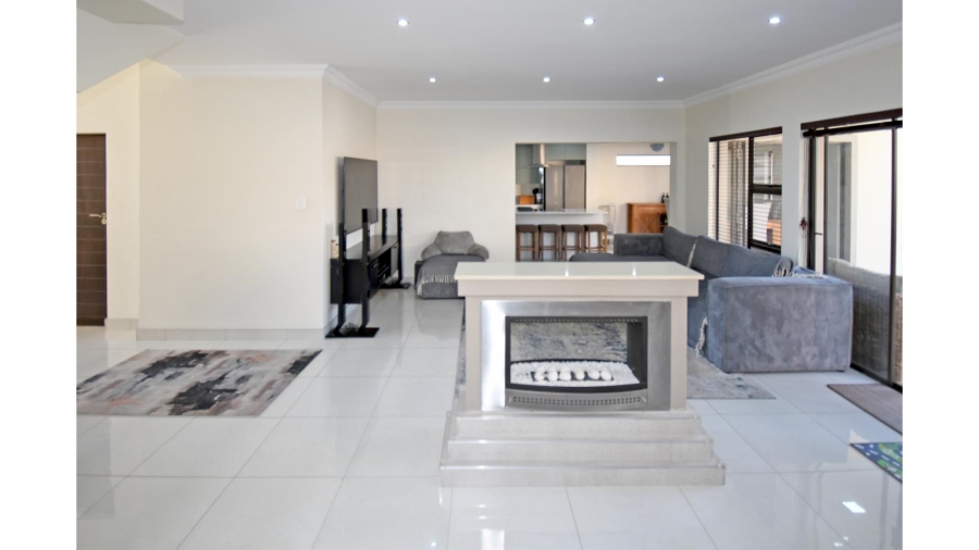 5 Bedroom Property for Sale in Blue Valley Golf Estate Gauteng