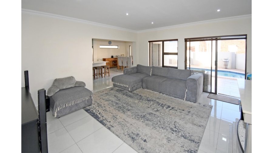 5 Bedroom Property for Sale in Blue Valley Golf Estate Gauteng