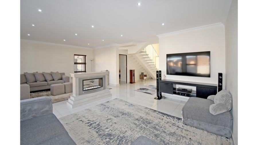 5 Bedroom Property for Sale in Blue Valley Golf Estate Gauteng