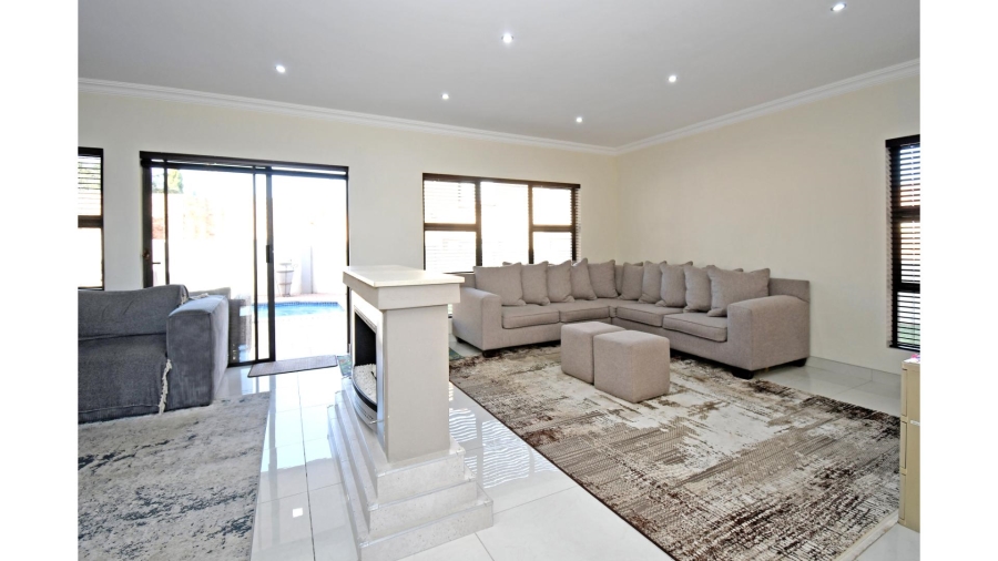 5 Bedroom Property for Sale in Blue Valley Golf Estate Gauteng