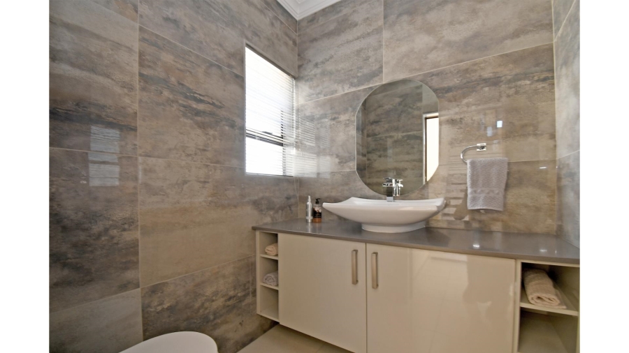 5 Bedroom Property for Sale in Blue Valley Golf Estate Gauteng