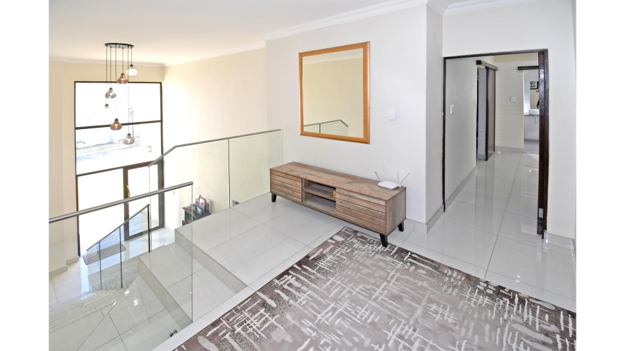 5 Bedroom Property for Sale in Blue Valley Golf Estate Gauteng