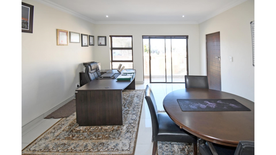 5 Bedroom Property for Sale in Blue Valley Golf Estate Gauteng