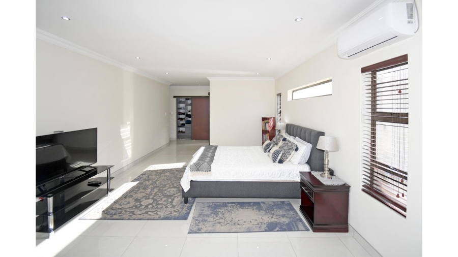 5 Bedroom Property for Sale in Blue Valley Golf Estate Gauteng