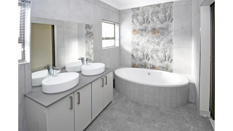 5 Bedroom Property for Sale in Blue Valley Golf Estate Gauteng