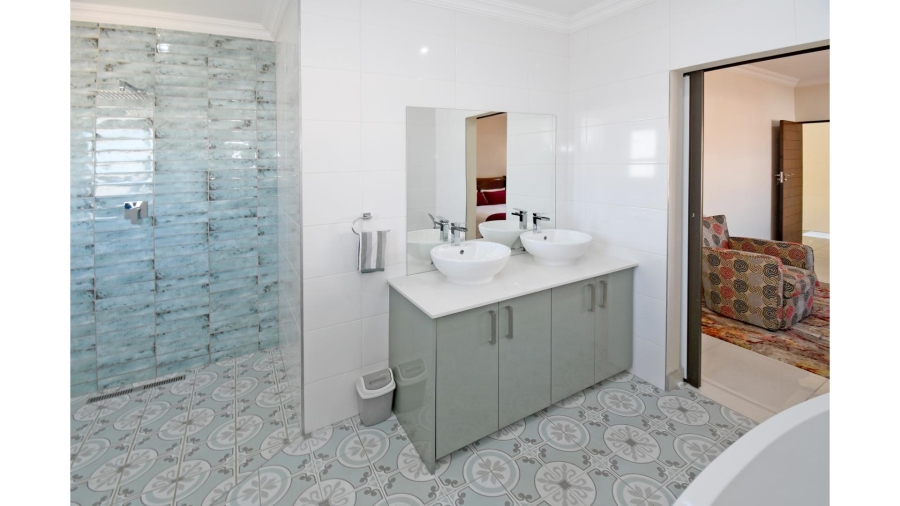 5 Bedroom Property for Sale in Blue Valley Golf Estate Gauteng