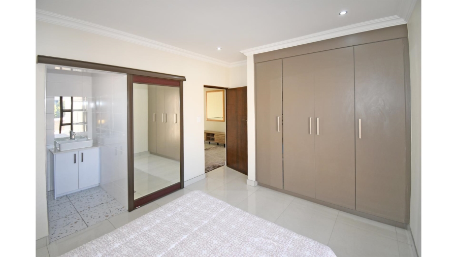 5 Bedroom Property for Sale in Blue Valley Golf Estate Gauteng