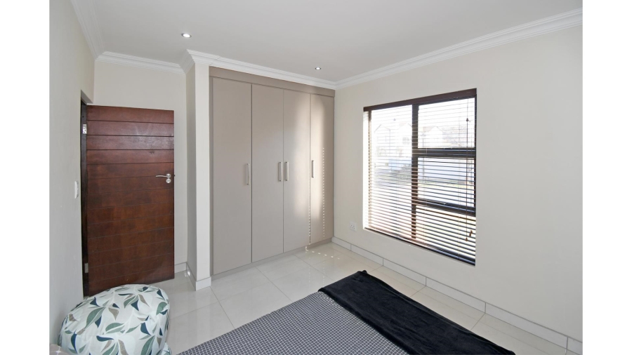 5 Bedroom Property for Sale in Blue Valley Golf Estate Gauteng