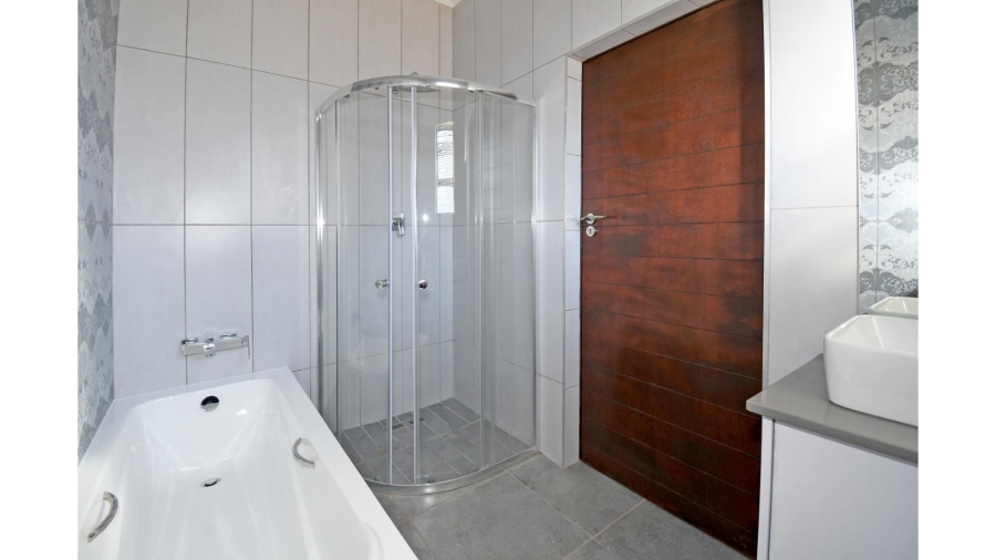 5 Bedroom Property for Sale in Blue Valley Golf Estate Gauteng