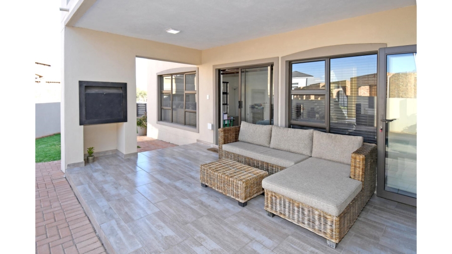 5 Bedroom Property for Sale in Blue Valley Golf Estate Gauteng