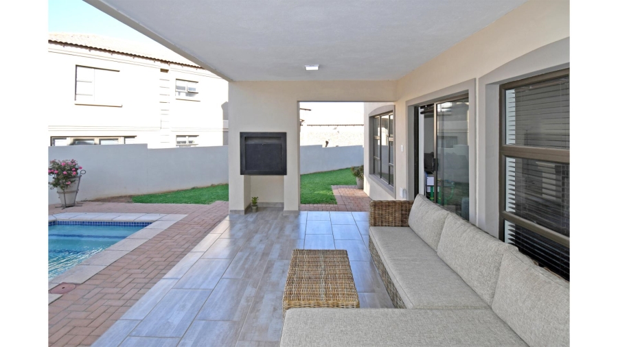 5 Bedroom Property for Sale in Blue Valley Golf Estate Gauteng
