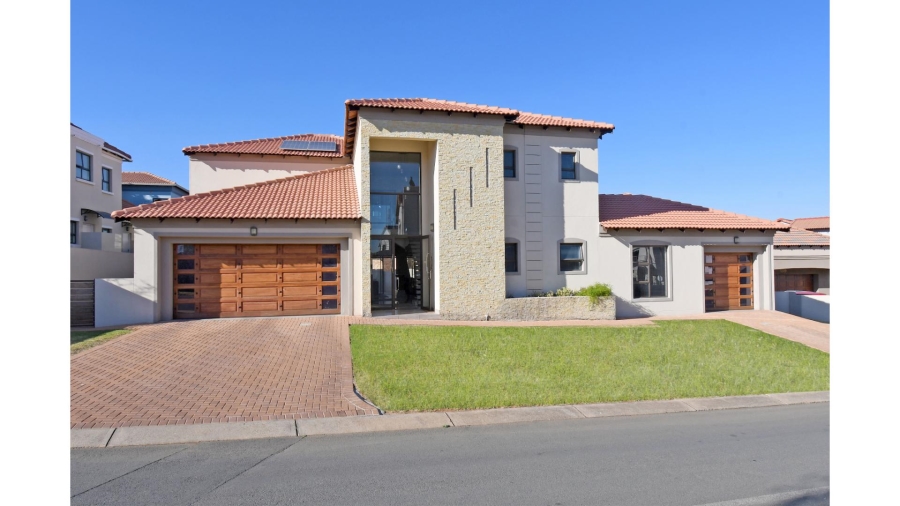 5 Bedroom Property for Sale in Blue Valley Golf Estate Gauteng