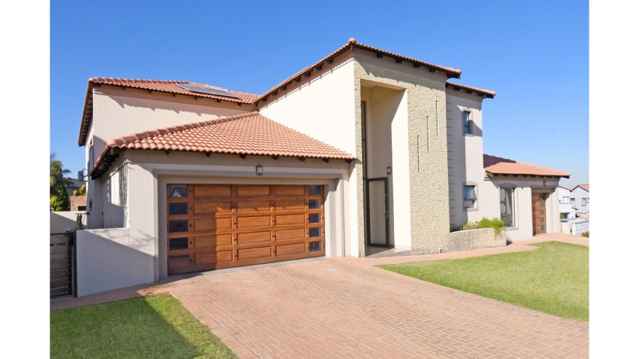 5 Bedroom Property for Sale in Blue Valley Golf Estate Gauteng