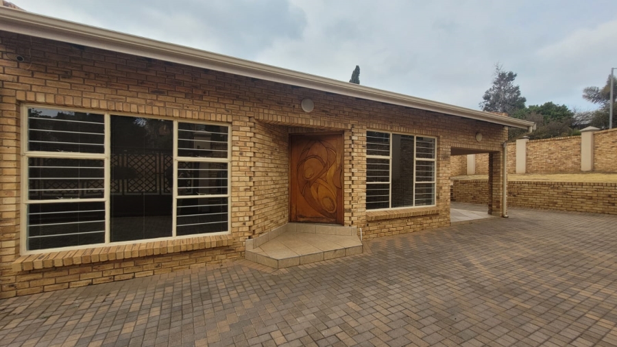 6 Bedroom Property for Sale in Noordheuwel Gauteng
