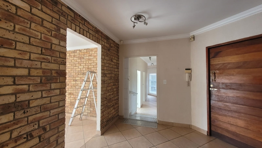 6 Bedroom Property for Sale in Noordheuwel Gauteng