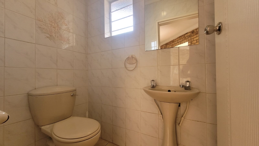 6 Bedroom Property for Sale in Noordheuwel Gauteng