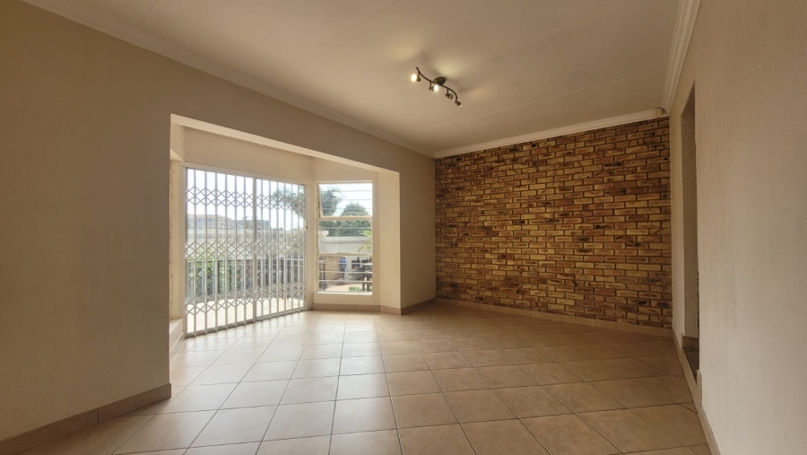 6 Bedroom Property for Sale in Noordheuwel Gauteng