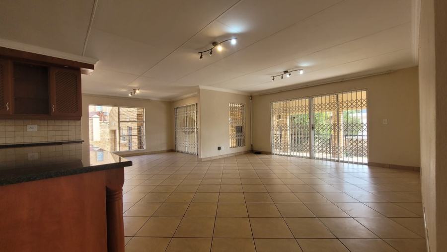 6 Bedroom Property for Sale in Noordheuwel Gauteng