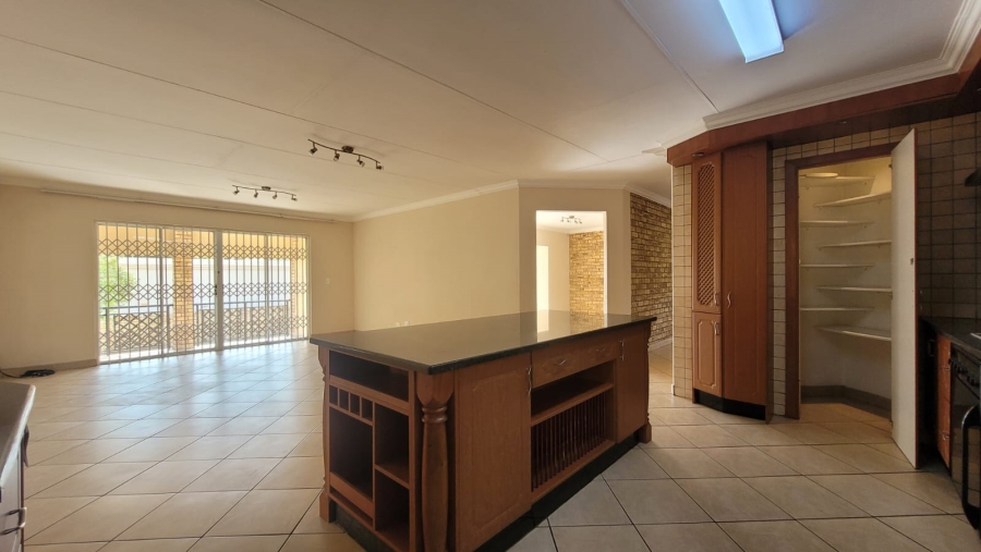 6 Bedroom Property for Sale in Noordheuwel Gauteng