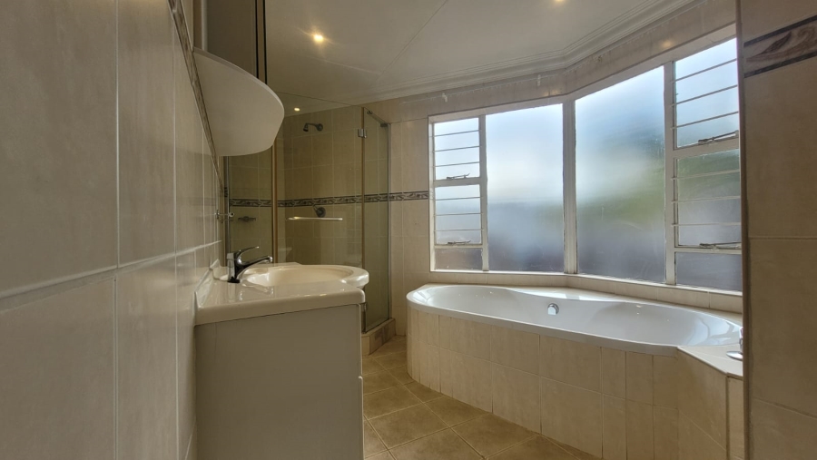 6 Bedroom Property for Sale in Noordheuwel Gauteng