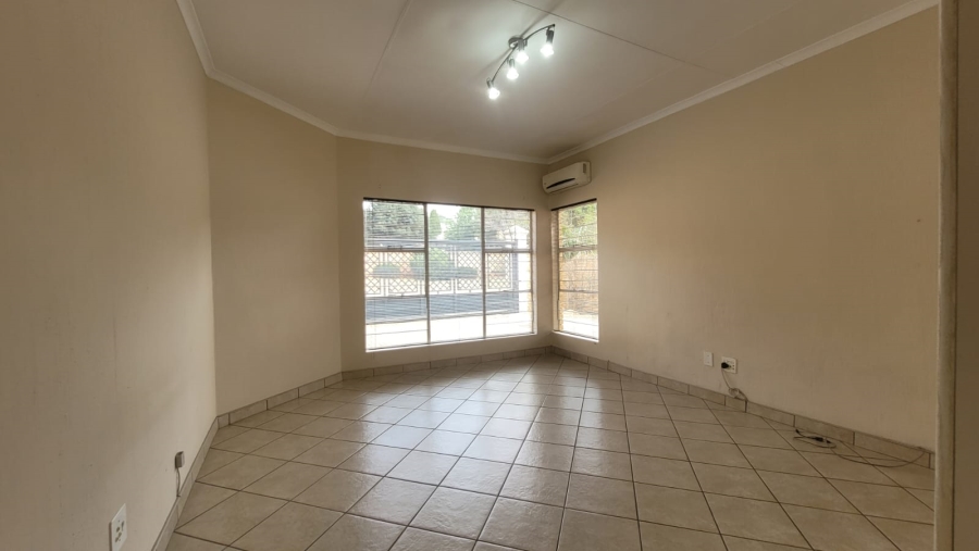 6 Bedroom Property for Sale in Noordheuwel Gauteng