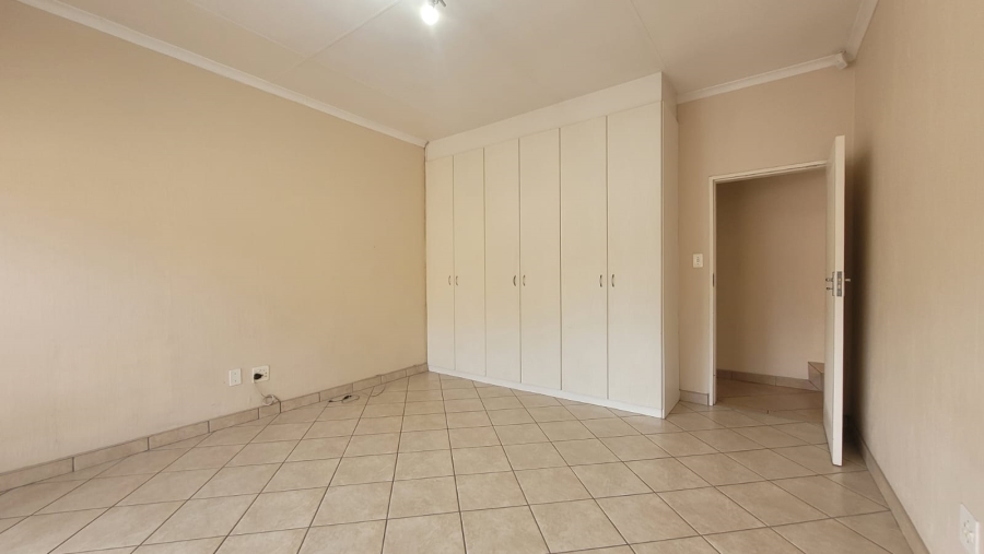 6 Bedroom Property for Sale in Noordheuwel Gauteng