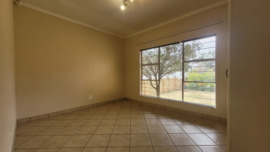 6 Bedroom Property for Sale in Noordheuwel Gauteng