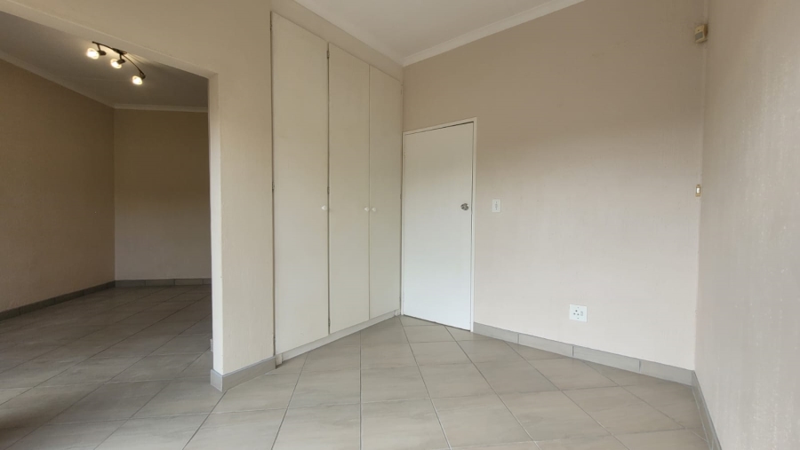 6 Bedroom Property for Sale in Noordheuwel Gauteng
