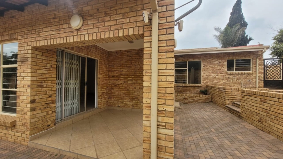 6 Bedroom Property for Sale in Noordheuwel Gauteng