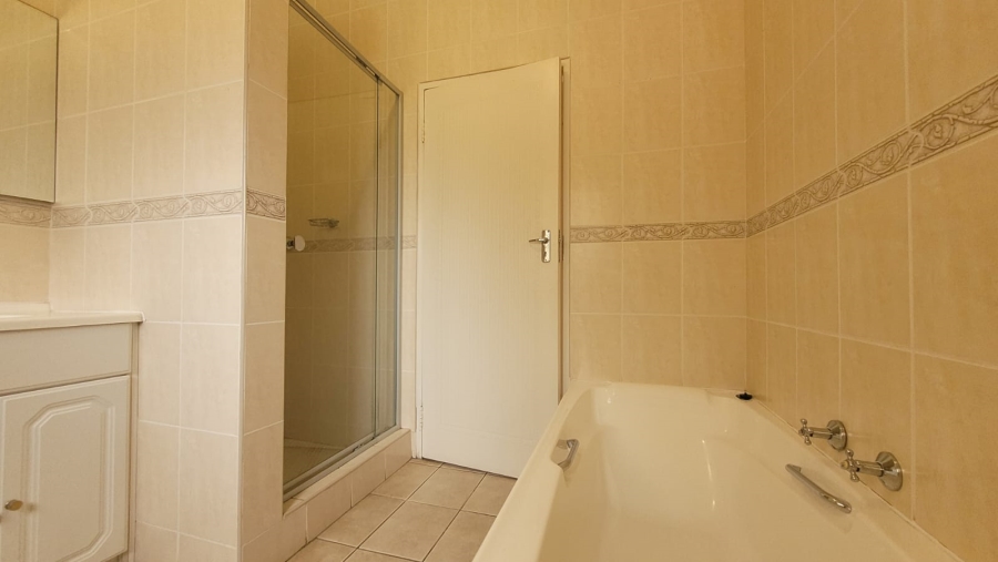 6 Bedroom Property for Sale in Noordheuwel Gauteng