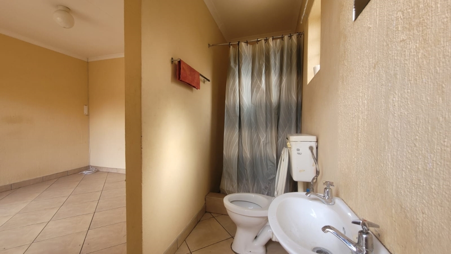 6 Bedroom Property for Sale in Noordheuwel Gauteng