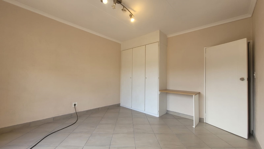 6 Bedroom Property for Sale in Noordheuwel Gauteng