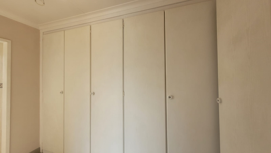6 Bedroom Property for Sale in Noordheuwel Gauteng