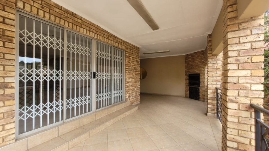 6 Bedroom Property for Sale in Noordheuwel Gauteng
