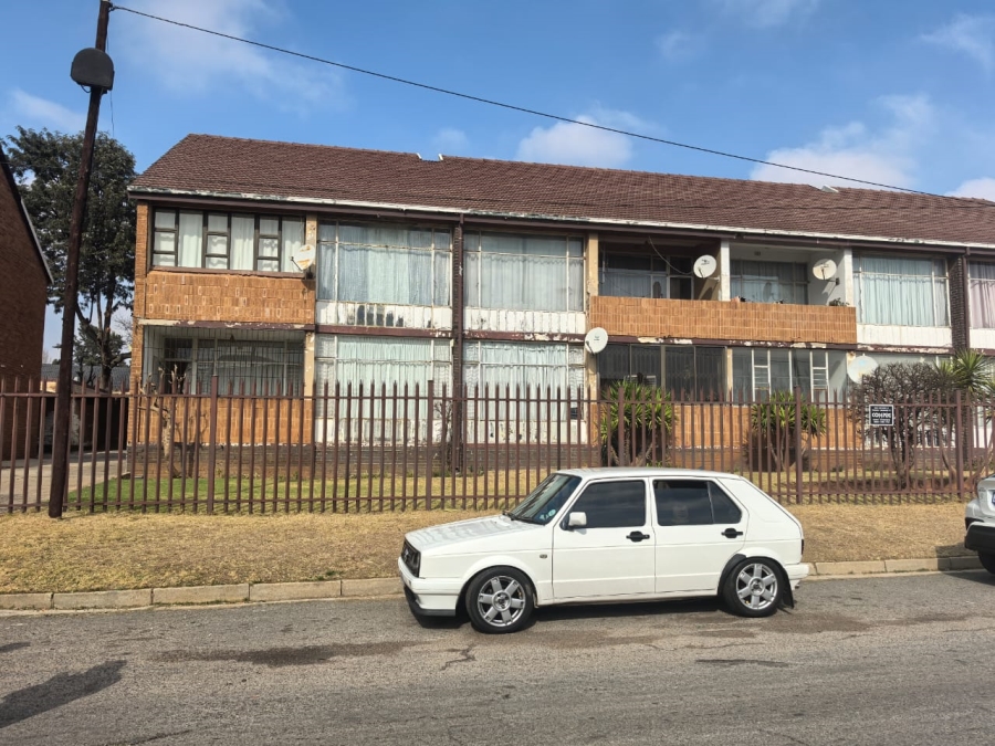 2 Bedroom Property for Sale in Florida Lake Gauteng