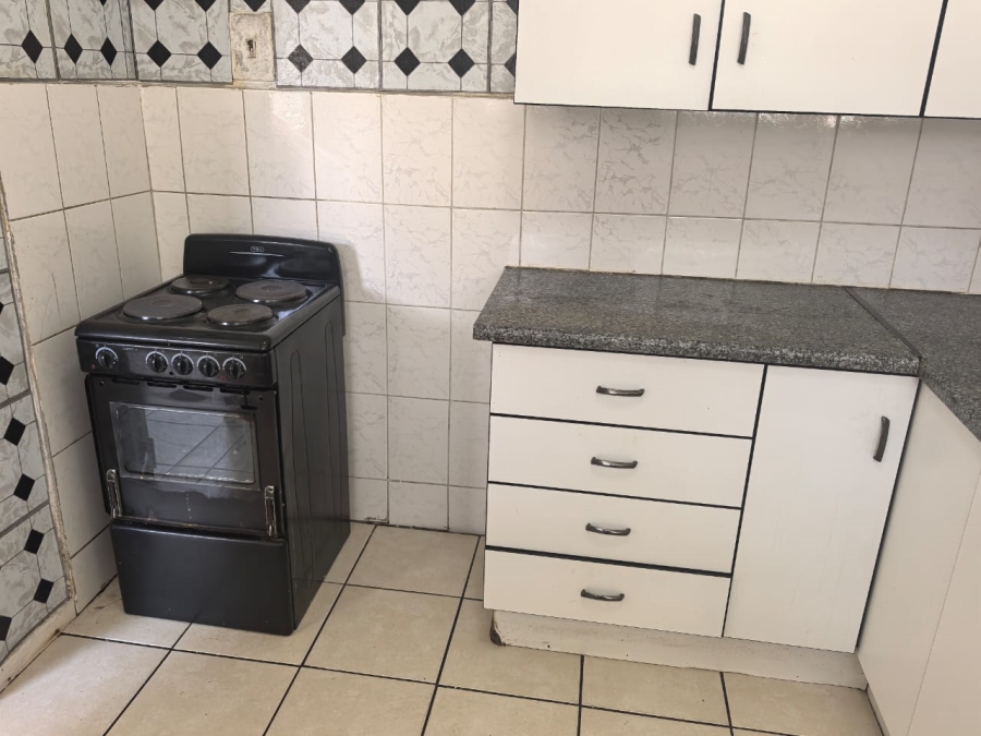 2 Bedroom Property for Sale in Florida Lake Gauteng
