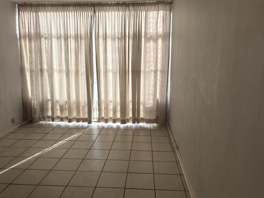 2 Bedroom Property for Sale in Florida Lake Gauteng