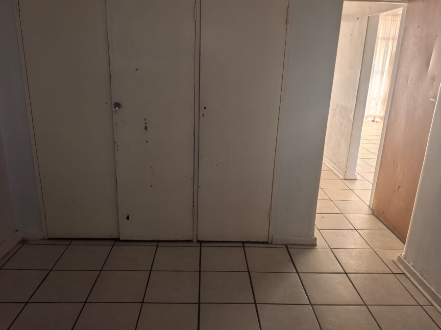 2 Bedroom Property for Sale in Florida Lake Gauteng