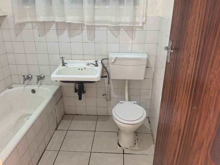 2 Bedroom Property for Sale in Florida Lake Gauteng