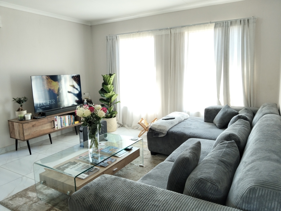 To Let 2 Bedroom Property for Rent in Bryanston Gauteng