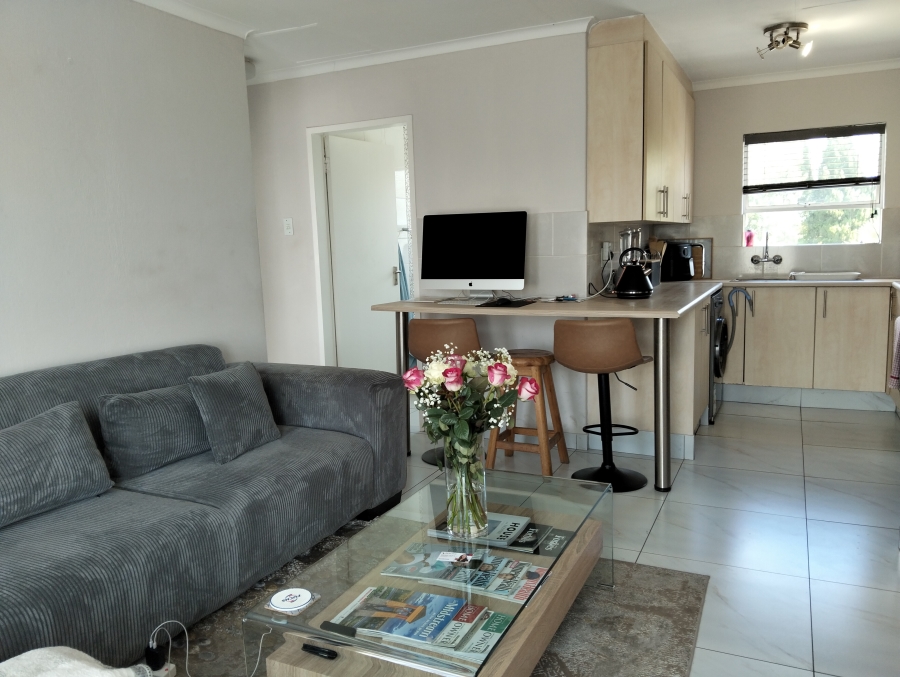 To Let 2 Bedroom Property for Rent in Bryanston Gauteng