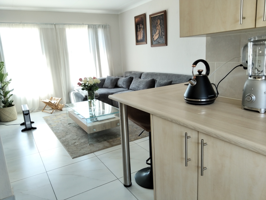 To Let 2 Bedroom Property for Rent in Bryanston Gauteng